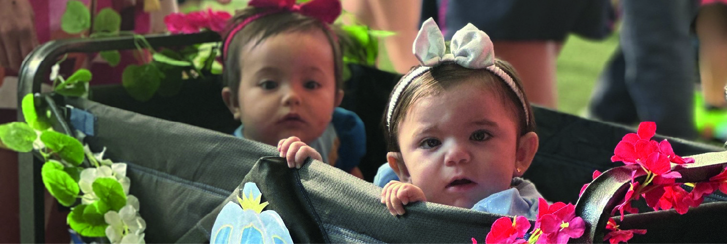 Padres con bebés en actividades Baby & Me